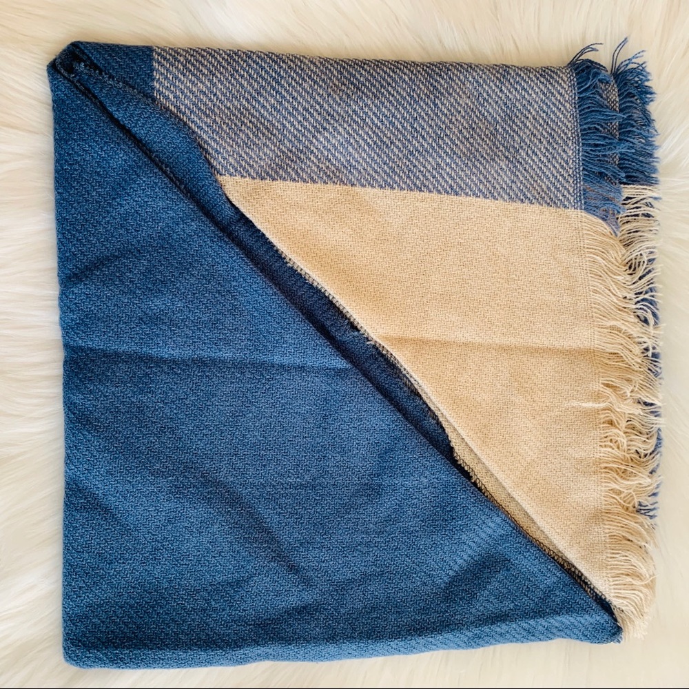 NEW! Blue & Cream Cashmere Triangular Scarf - Picture 5 of 6
